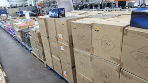 Robson Kay - Auction Date: 2026-08-04 - Category: Large Quantity of Greetings Cards and other Giftware Tradestocks