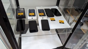 Robson Kay - Auction Date: 2023-10-31 - Category: Apple MacBook Pros, Airs, iPhones & more