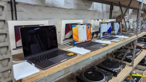 Robson Kay - Auction Date: 2023-10-31 - Category: Apple MacBook Pros, Airs, iPhones & more