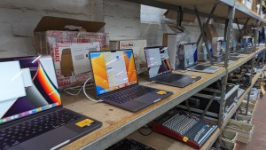 Robson Kay - Auction Date: 2023-10-31 - Category: Apple MacBook Pros, Airs, iPhones & more